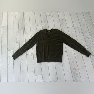 Women's Classic V-Neck Sweater - Olive Green